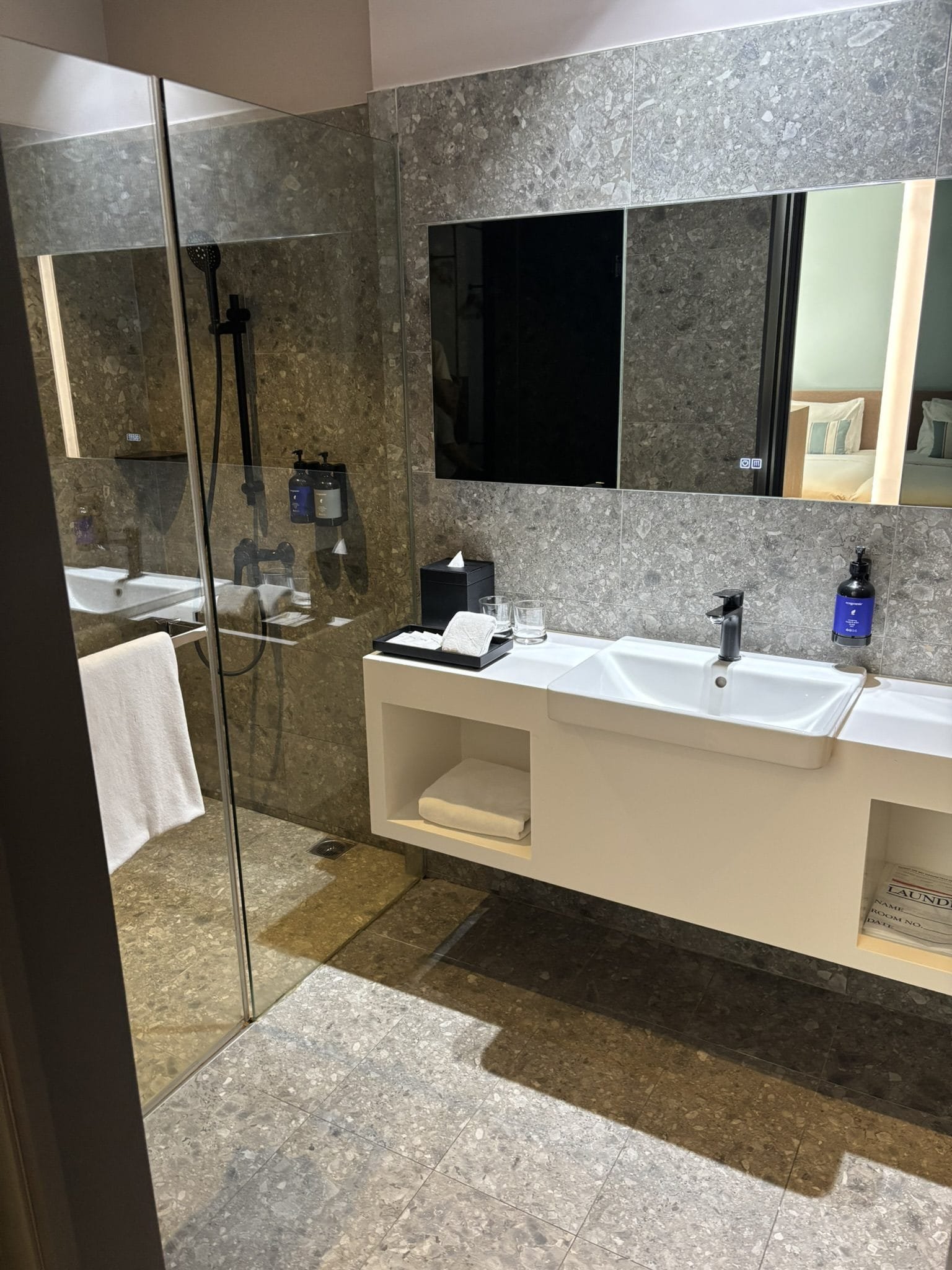 Travelodge Nimman Chiang Mai review - large bathroom