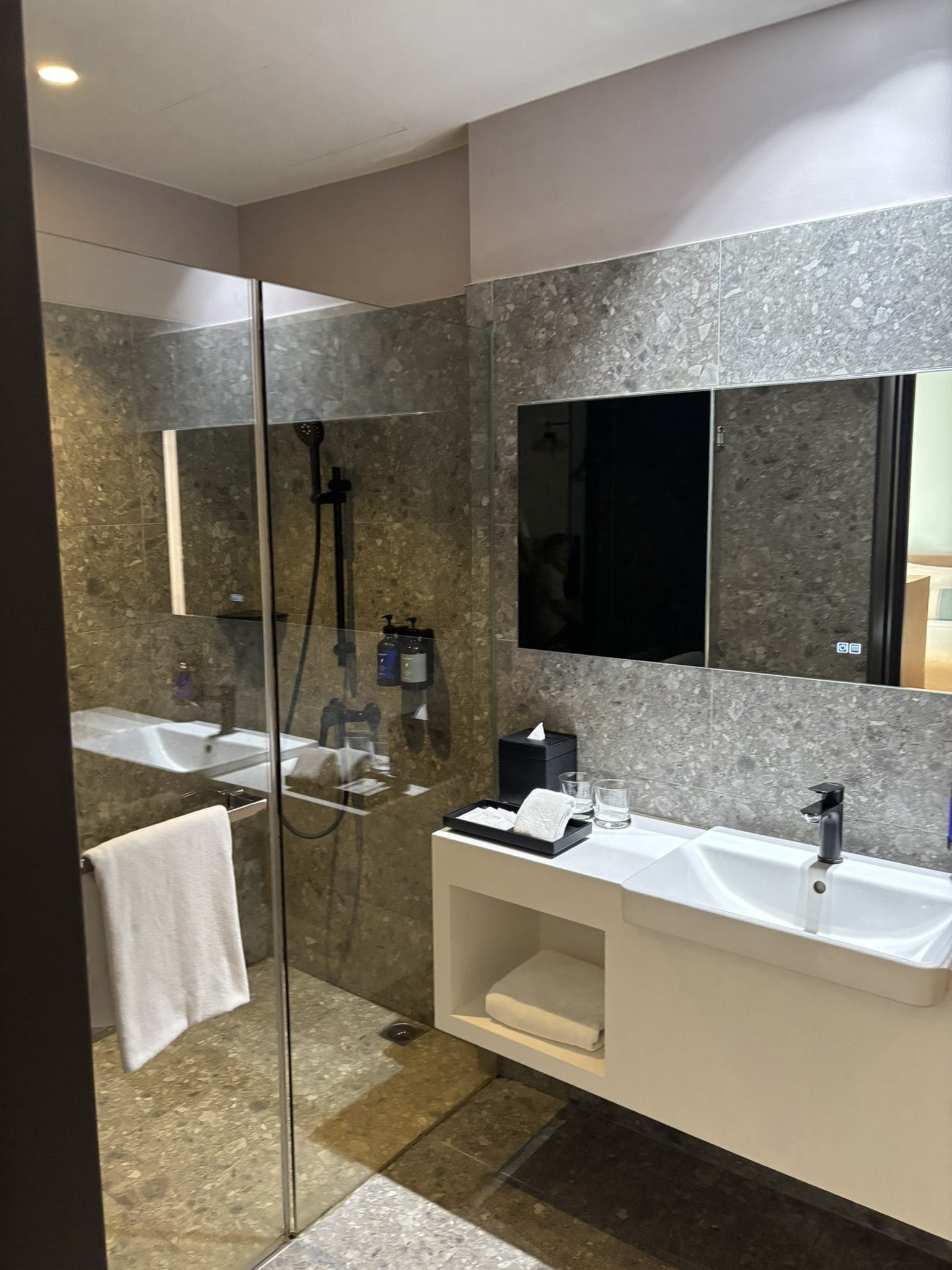 Travelodge Nimman Chiang Mai review - bathroom amenities