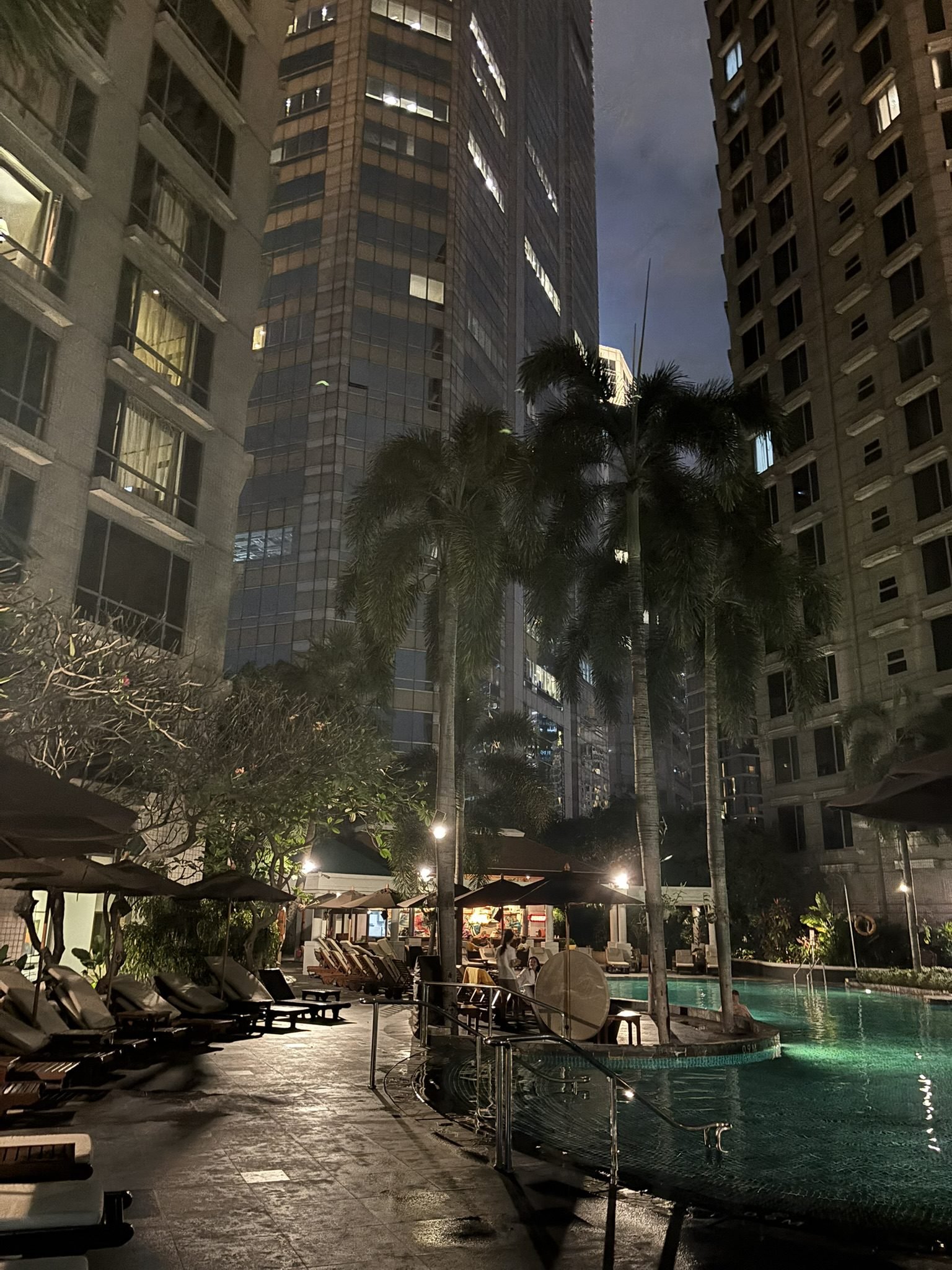 Conrad Bangkok swimming pool