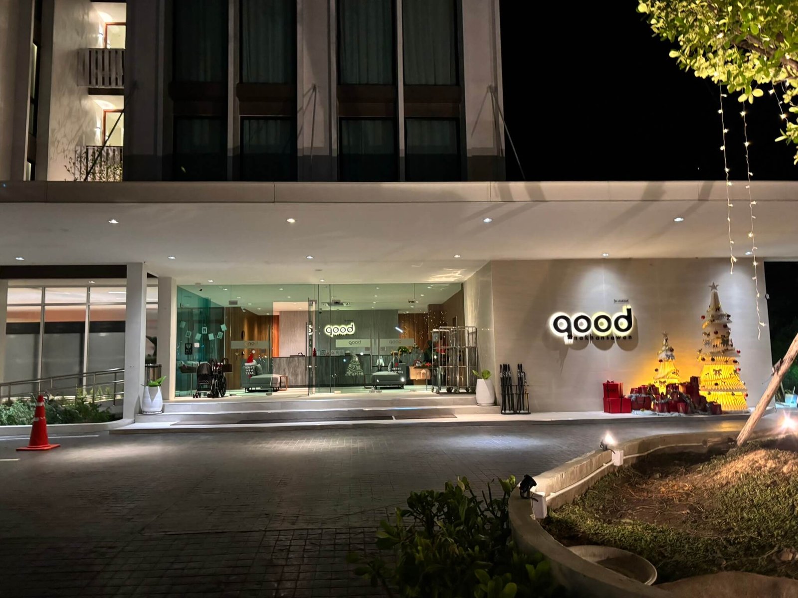GOOD Nakhonsawan Hotel review - modern hotel exterior at night in Nakhon Sawan
