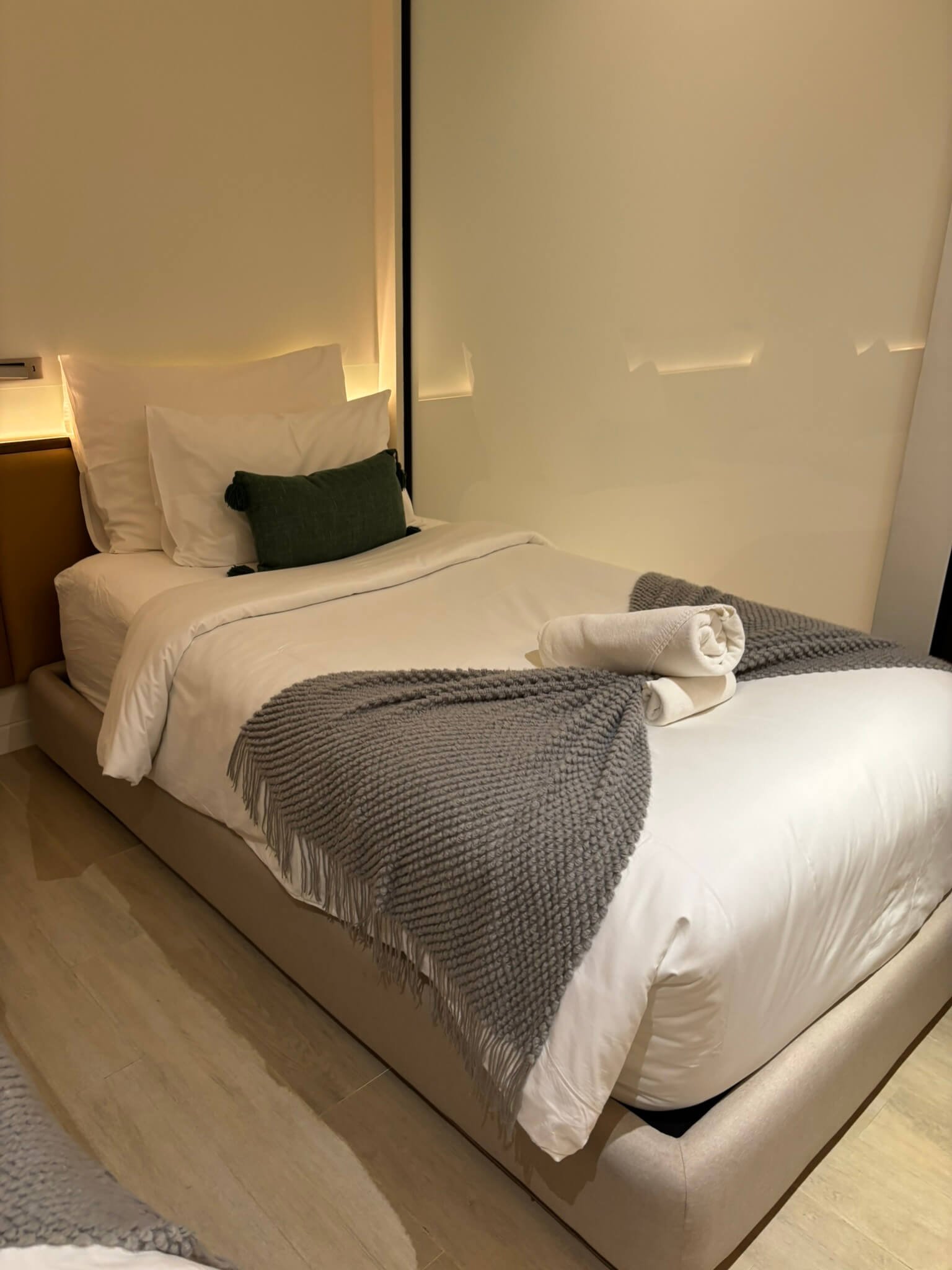 GOOD Nakhonsawan Hotel bed close-up