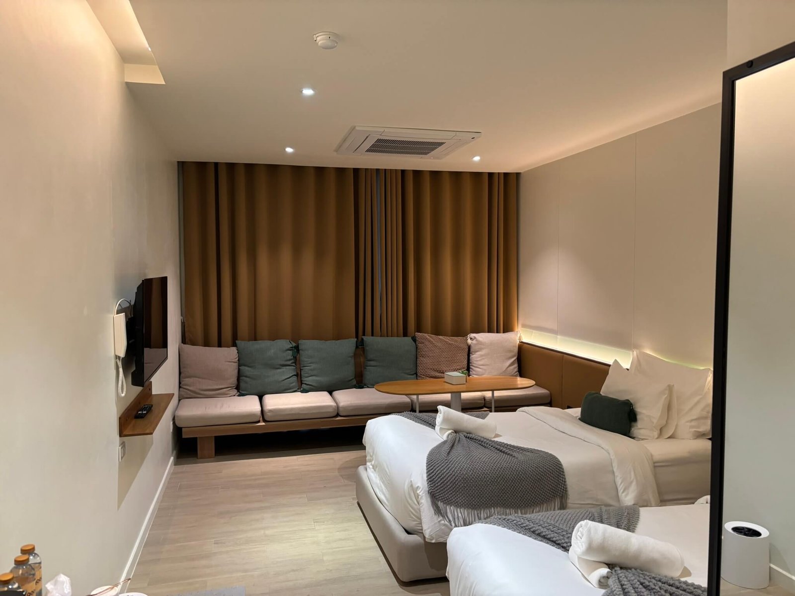 GOOD Nakhonsawan Hotel deluxe twin room