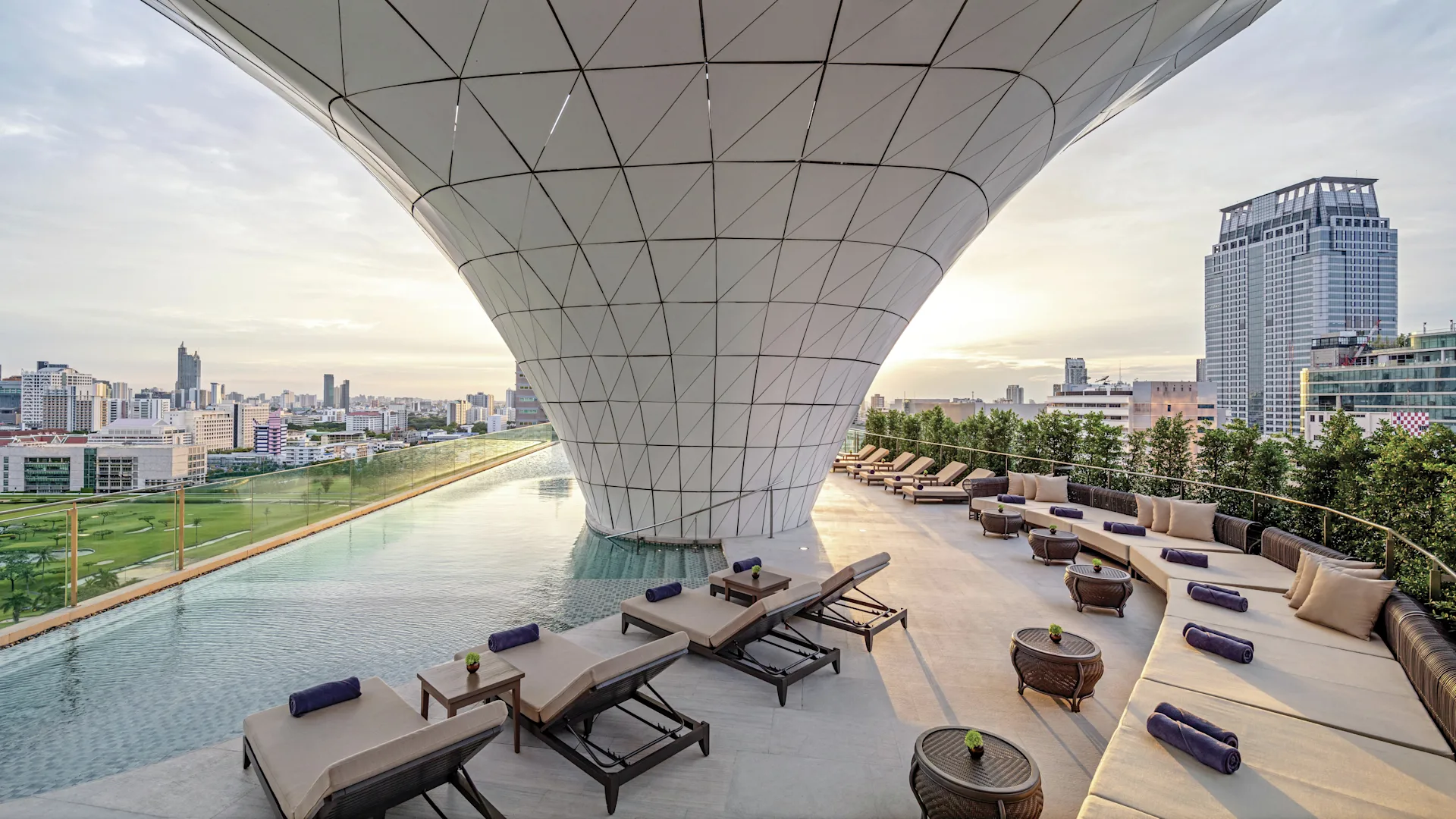 Waldorf Astoria Bangkok pool