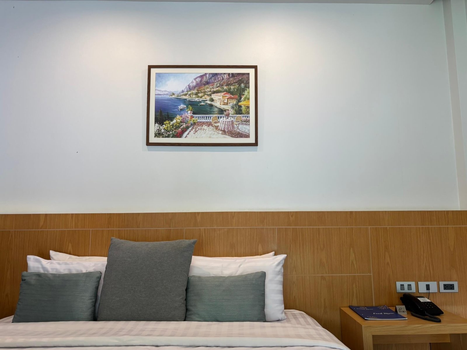 King bed in C Villa at Coral Cliff Beach Resort Koh Samui