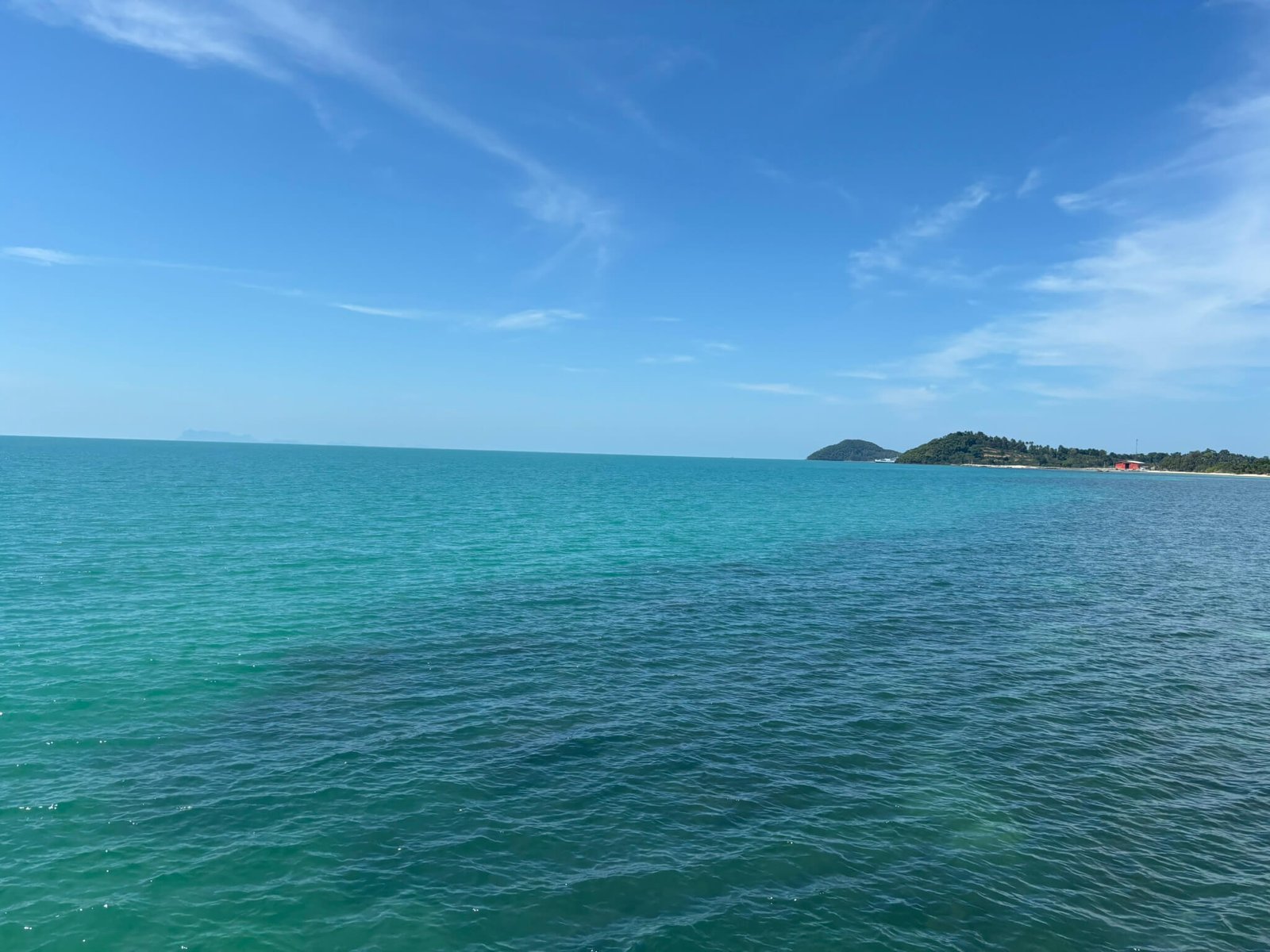 Clear turquoise waters around Koh Samui for snorkeling