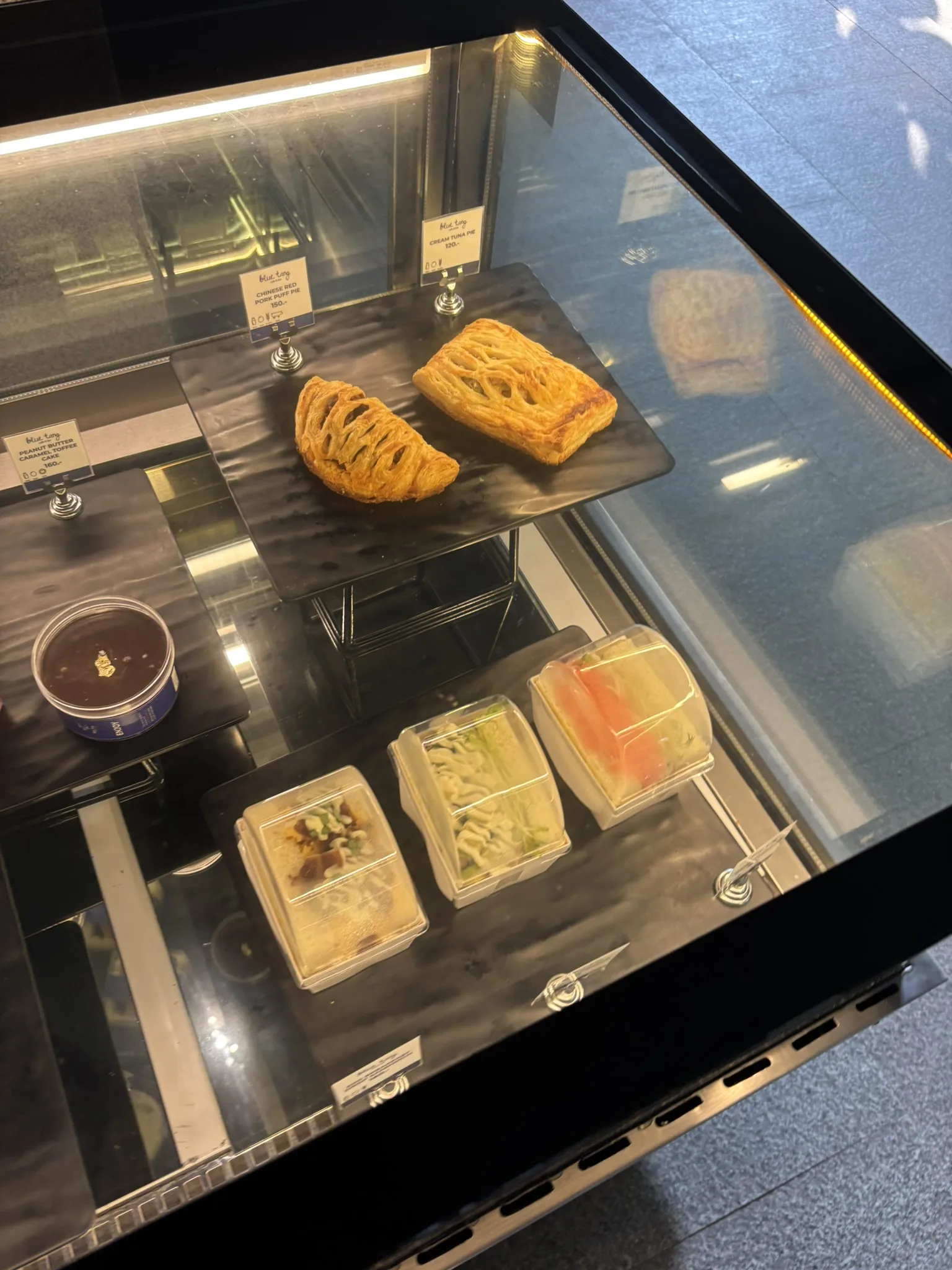 Blue Tang cafe food display at Ana Anan Pattaya