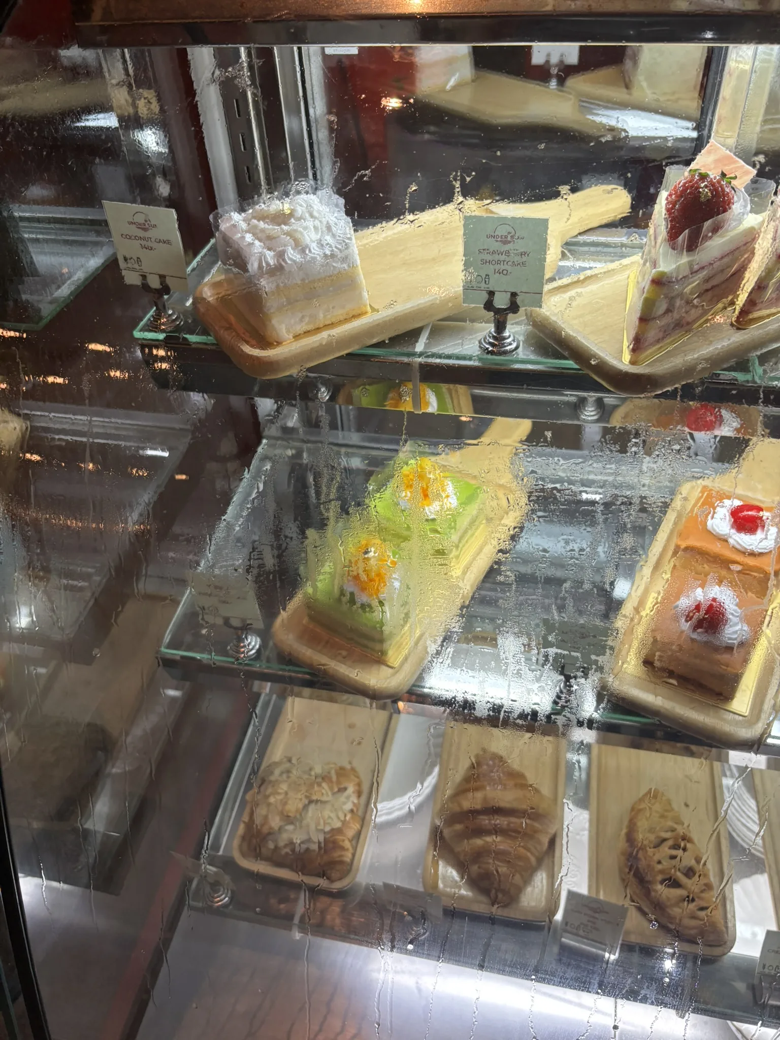 Cake display at Ana Anan Pattaya