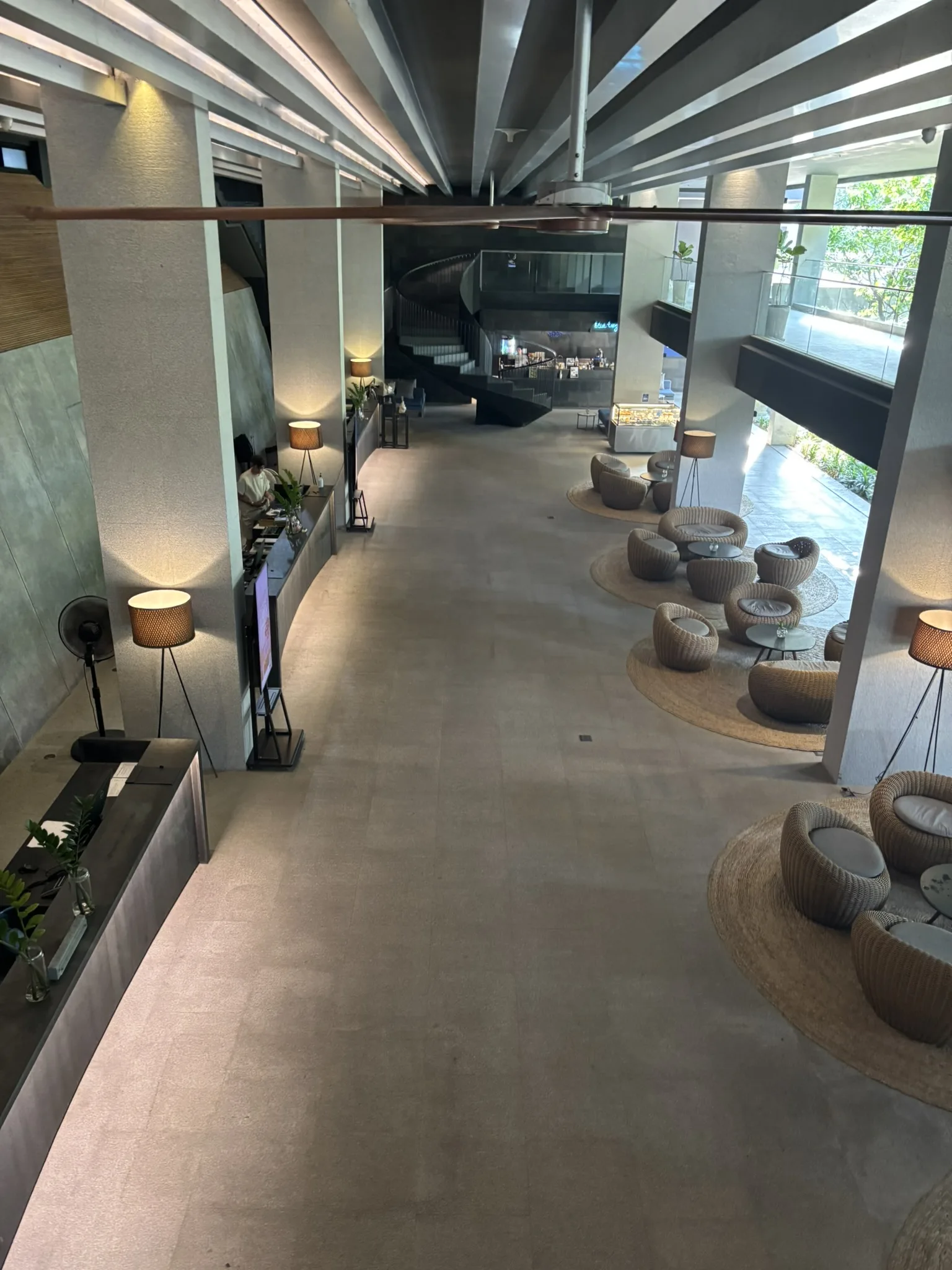 Lobby overview at Ana Anan Resort Pattaya