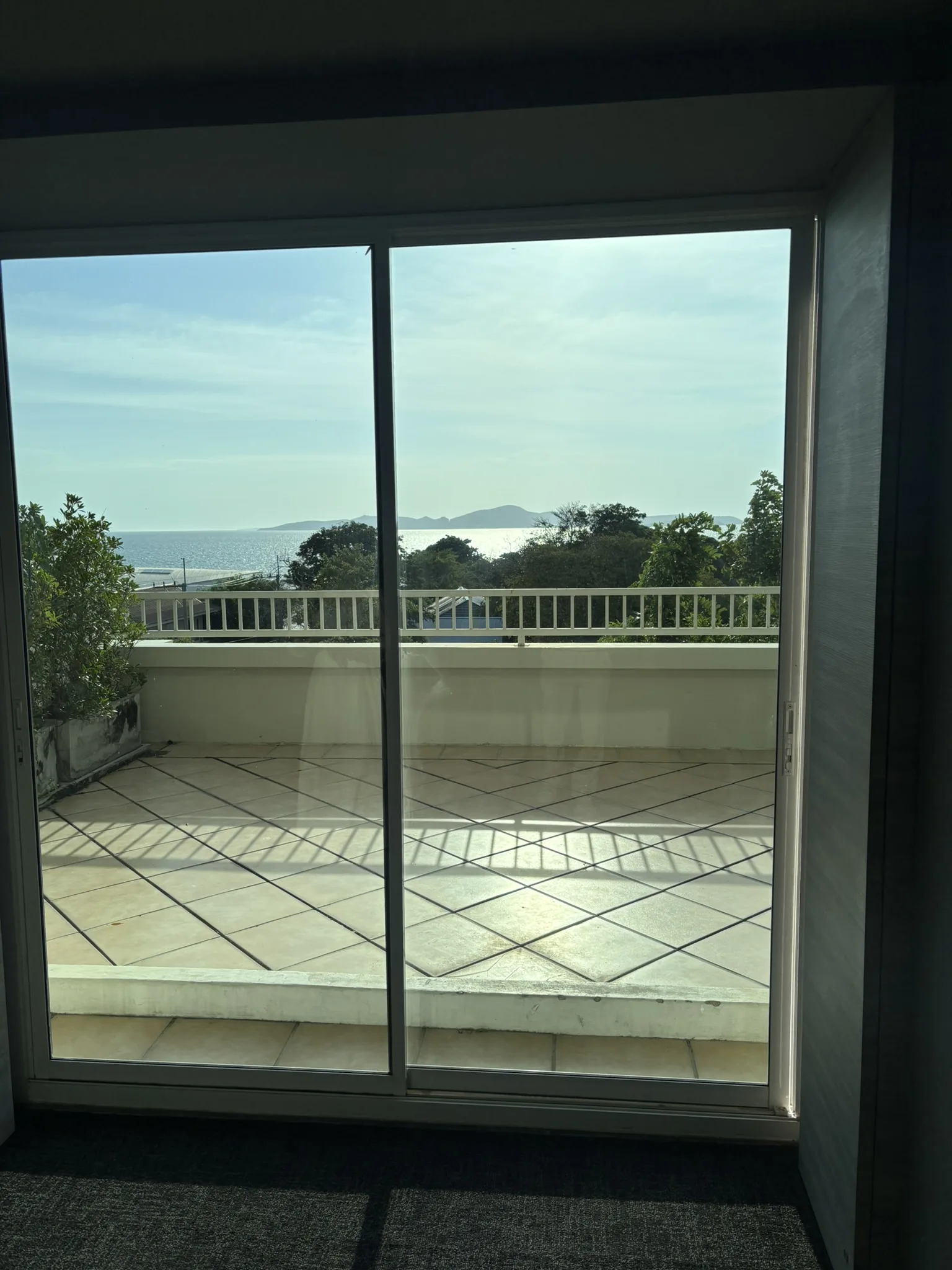 Larger balcony with partial sea view at Cross Pattaya Pratamnak