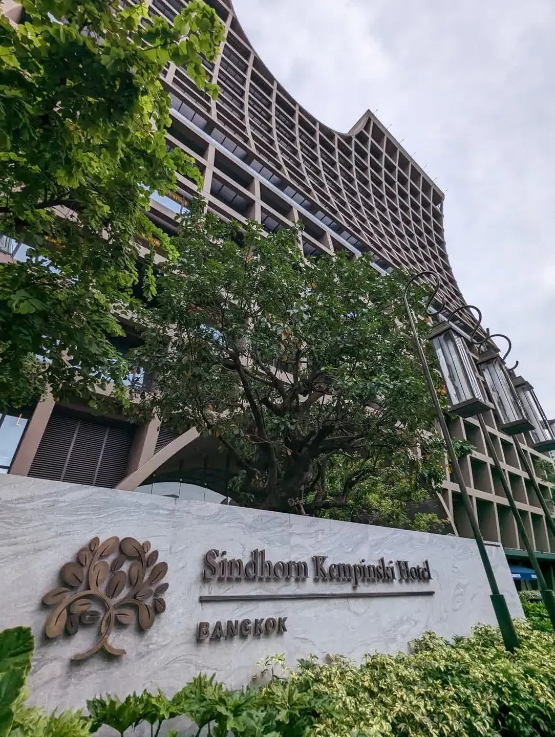 Sindhorn Kempinski Hotel Bangkok exterior